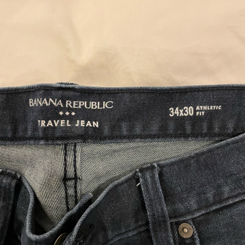 Banana republic men’s travel Jean never worn!